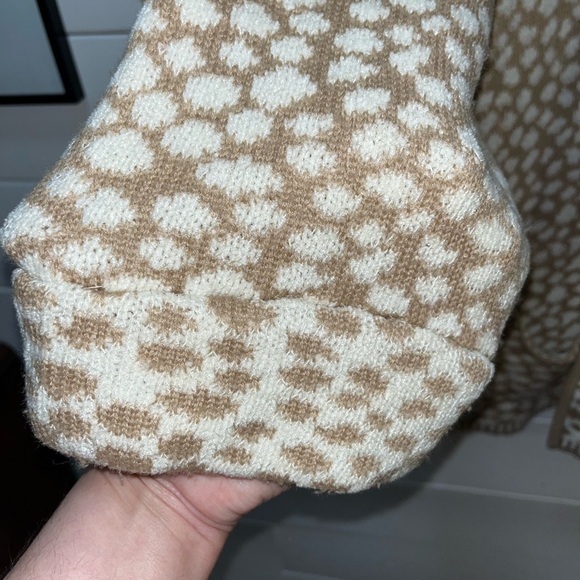 SPANNER IMPORTS – Beige & Cream Knit Cardigan – Size XL - Picture 3 of 7